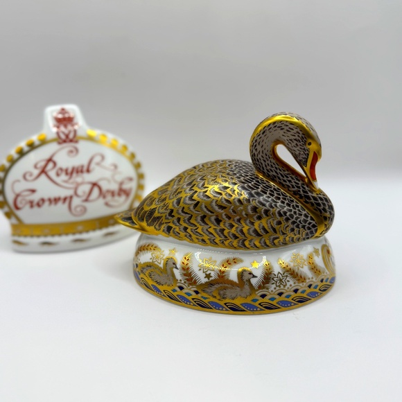 RARE limited edition Royal Crown Derby Royal Jubilee Black Swan paperweight EUC - Picture 1 of 11